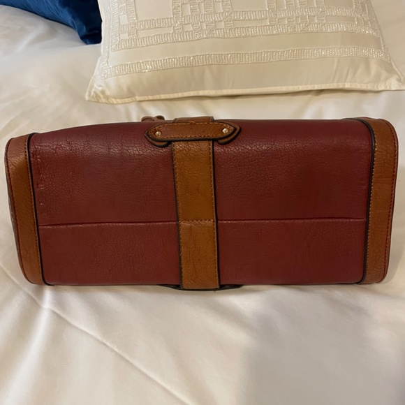 Handbag with detachable shoulder strap. Nice and Roomy, like new! - Picture 4 of 7